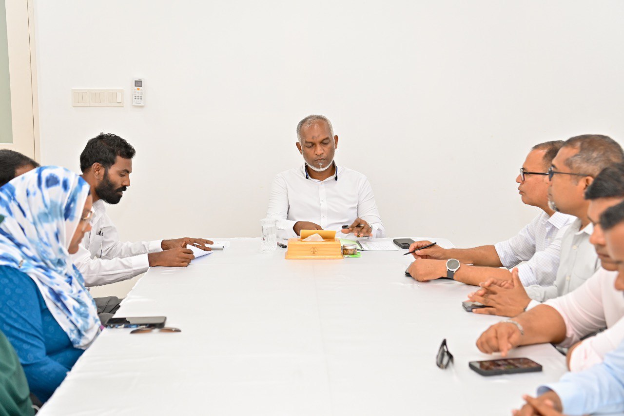 ރައީސުލްޖުމްހޫރިއްޔާ، މ. މަޑުއްވަރީ ކައުންސިލް އަދި އ.ތ.މ ކޮމިޓީއާ ބައްދަލުކުރައްވައި އެރަށުގެ ތަރައްޤީއަށްޓަކައި ކުރުމަށް ބޭނުންވާ ކަންކަމާ ގުޅޭގޮތުން މަޝްވަރާ ކުރެއްވުން