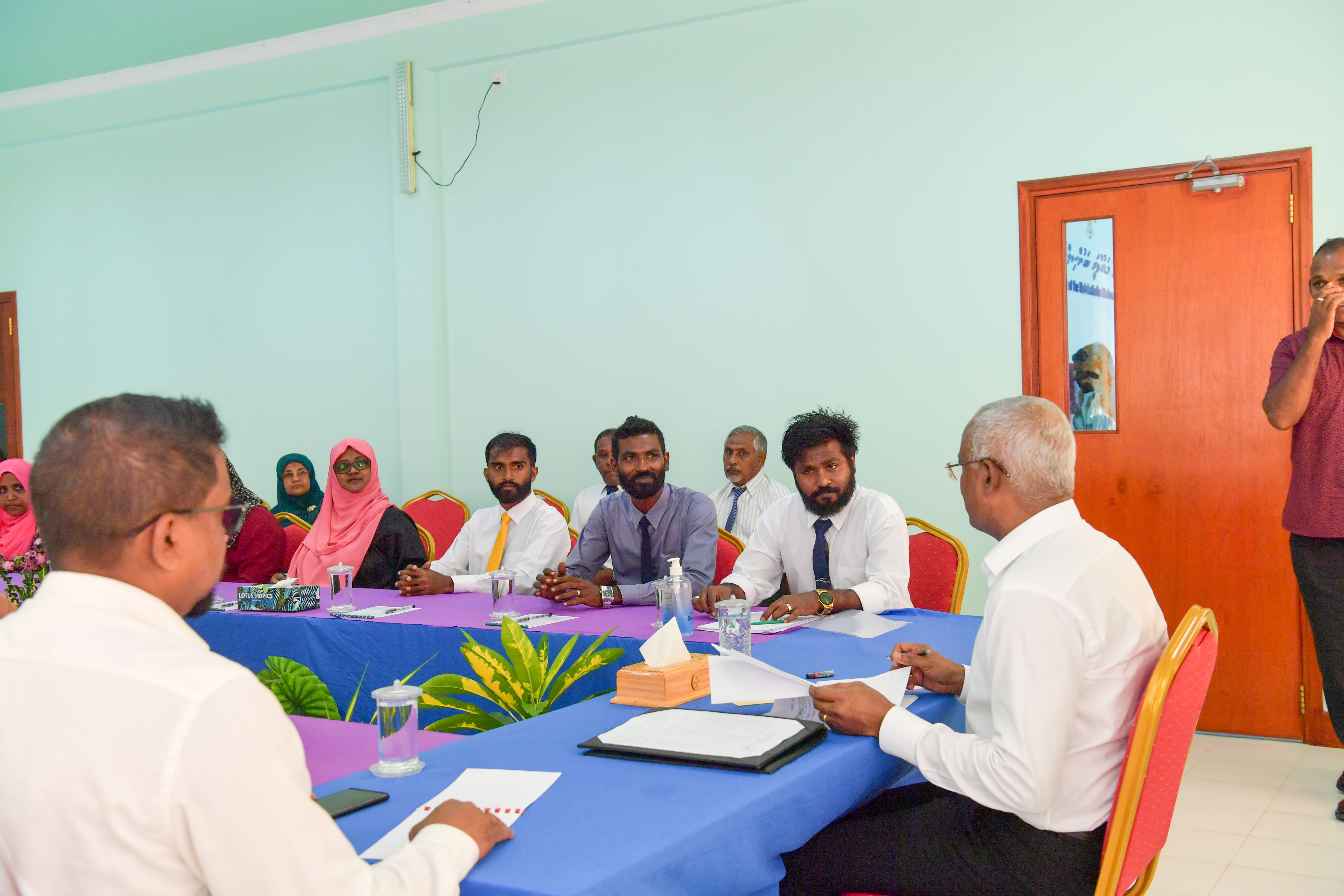 ރައީސުލްޖުމްހޫރިއްޔާ އިބްރާހީމް މުޙައްމަދު ޞާލިޙް މ.މަޑުއްވަރިއަށް 27 އޯގަސްޓް 2022 ގައި ކުރެއްވި ޒިޔާރަތުގައި  މ. މަޑުއްވަރި ކައުންސިލާއި އ.ތ.މ. ކޮމިޓީގެ މެންބަރުންނާ ބައްދަލުކުރެއްވުން