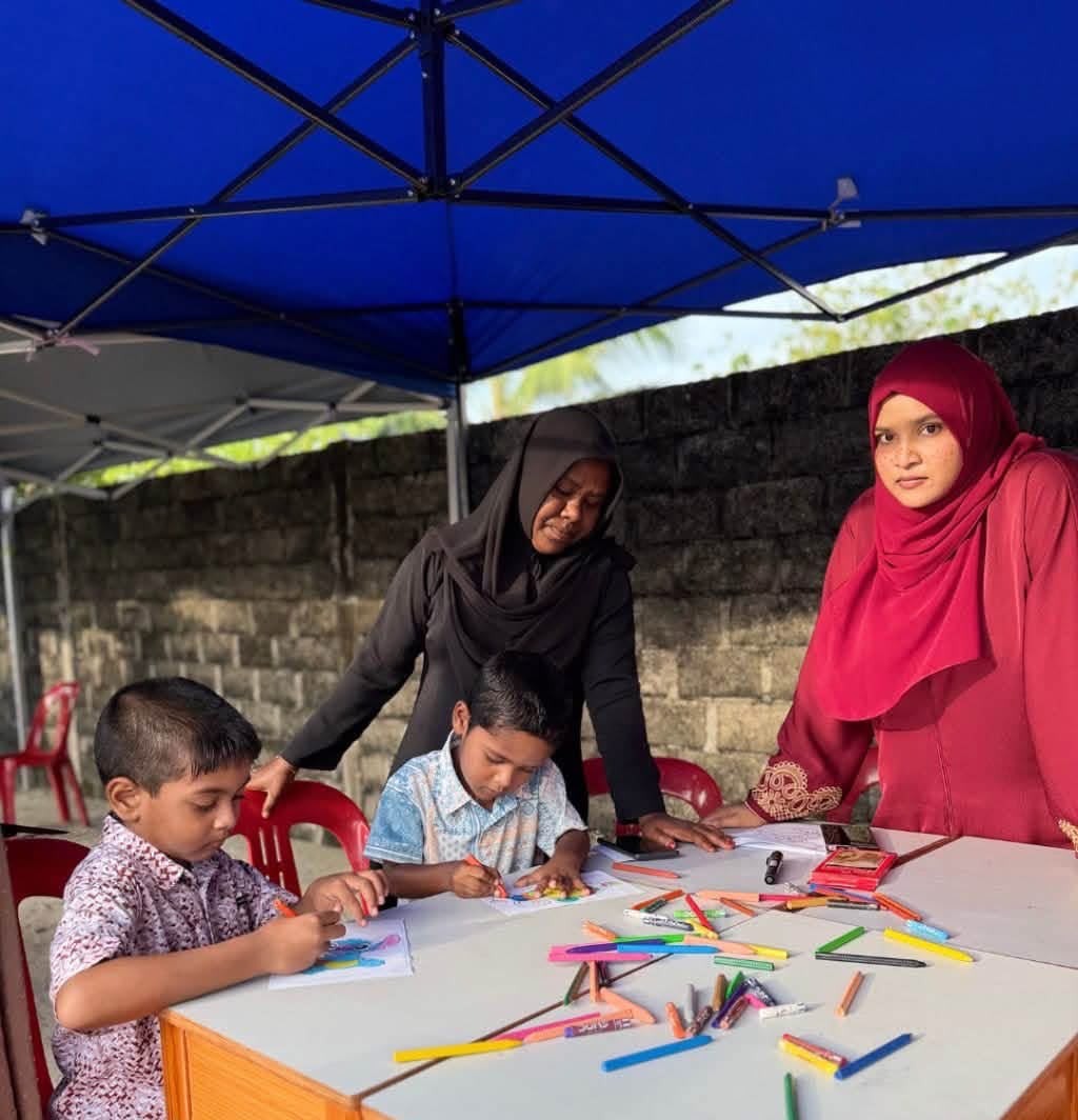 2026 ވަނަ އަހަރުގެ ކުޑަކުދިންގެ ދުވަސް ފާހަގަކުރުމަށް ދިވެހިރާއްޖޭގެ ޤައުމީ ޔުނިވަރސިޓީގެ (ފެސް) ފެކަލްޓީ އޮފް އެޑިއުކޭޝަންގެ ސްޓޫޑެންޓް އެސޯސިއޭޝަންއާއެކު ކުރިޔަށްގެންދެވުނު "އާދޭ ކޮއްކޮމެން" ގެ ކުޑަކުދިންގެ ހަވީރު