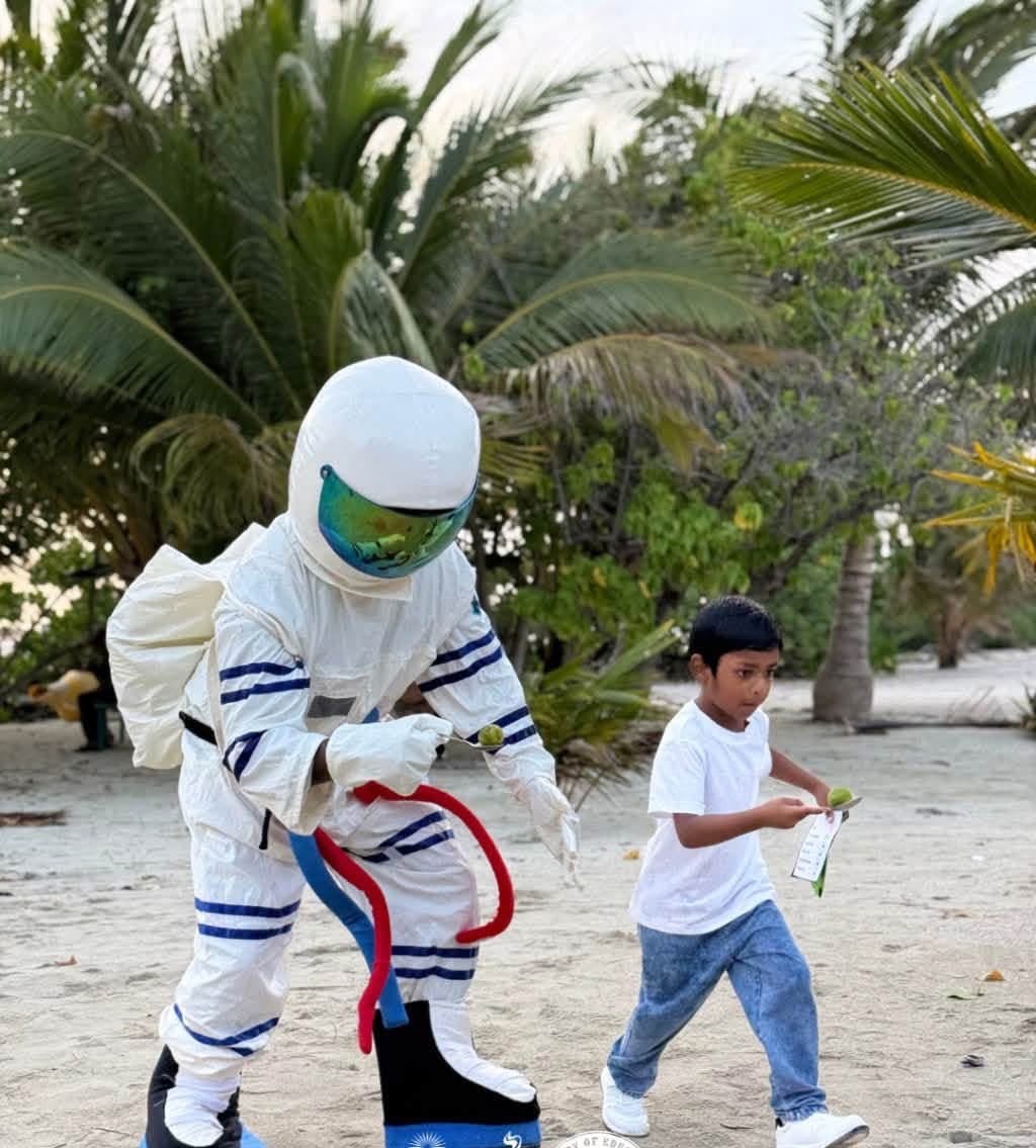 2026 ވަނަ އަހަރުގެ ކުޑަކުދިންގެ ދުވަސް ފާހަގަކުރުމަށް ދިވެހިރާއްޖޭގެ ޤައުމީ ޔުނިވަރސިޓީގެ (ފެސް) ފެކަލްޓީ އޮފް އެޑިއުކޭޝަންގެ ސްޓޫޑެންޓް އެސޯސިއޭޝަންއާއެކު ކުރިޔަށްގެންދެވުނު "އާދޭ ކޮއްކޮމެން" ގެ ކުޑަކުދިންގެ ހަވީރު