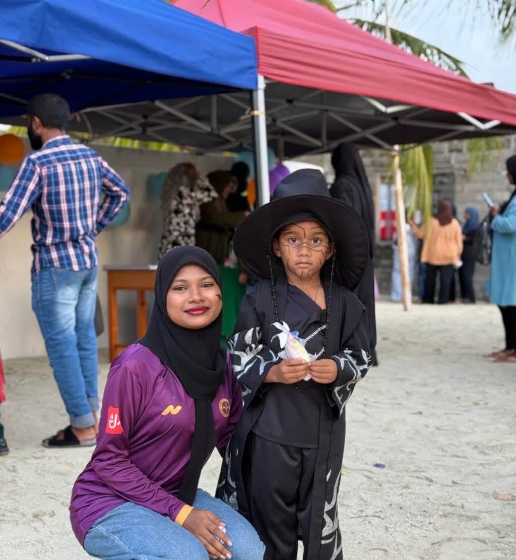 2026 ވަނަ އަހަރުގެ ކުޑަކުދިންގެ ދުވަސް ފާހަގަކުރުމަށް ދިވެހިރާއްޖޭގެ ޤައުމީ ޔުނިވަރސިޓީގެ (ފެސް) ފެކަލްޓީ އޮފް އެޑިއުކޭޝަންގެ ސްޓޫޑެންޓް އެސޯސިއޭޝަންއާއެކު ކުރިޔަށްގެންދެވުނު "އާދޭ ކޮއްކޮމެން" ގެ ކުޑަކުދިންގެ ހަވީރު